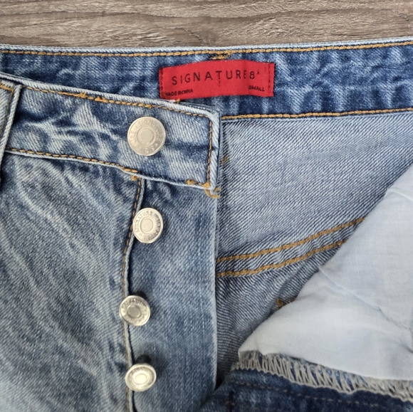 Signature button fly distressed, frayed shorts women's small - Picture 3 of 3